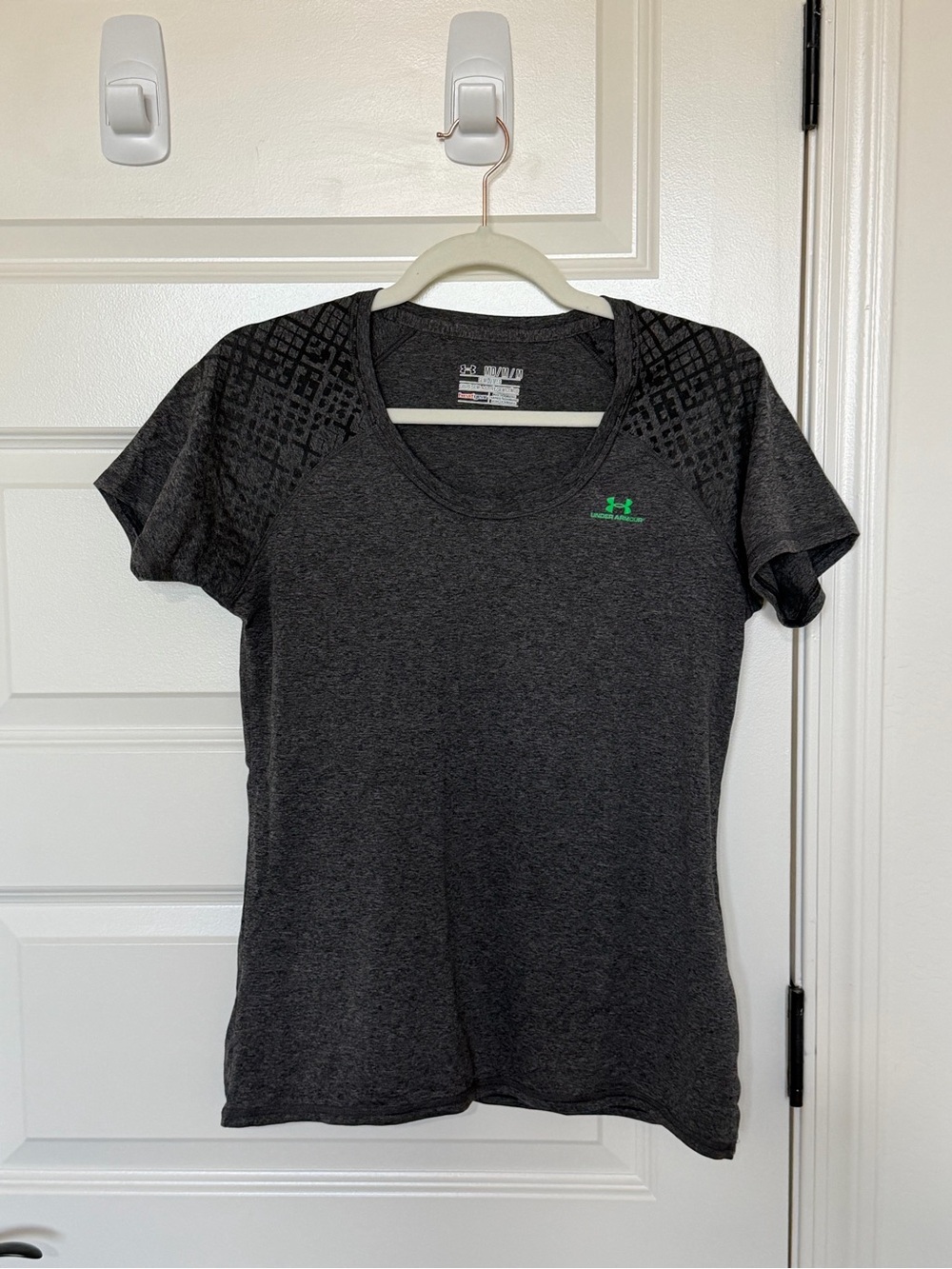 Lot of 5 Under Armour Women's Heat Gear Short Sleeve Tees - Picture 10 of 11